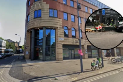 Car smashes into planter on Wandsworth Bridge Road, Fulham 2026
