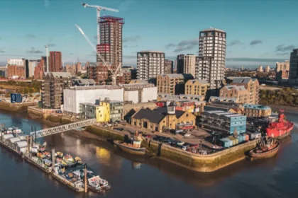 Discover London's Historic Only Surviving Lighthouse: Tower Hamlets 2026