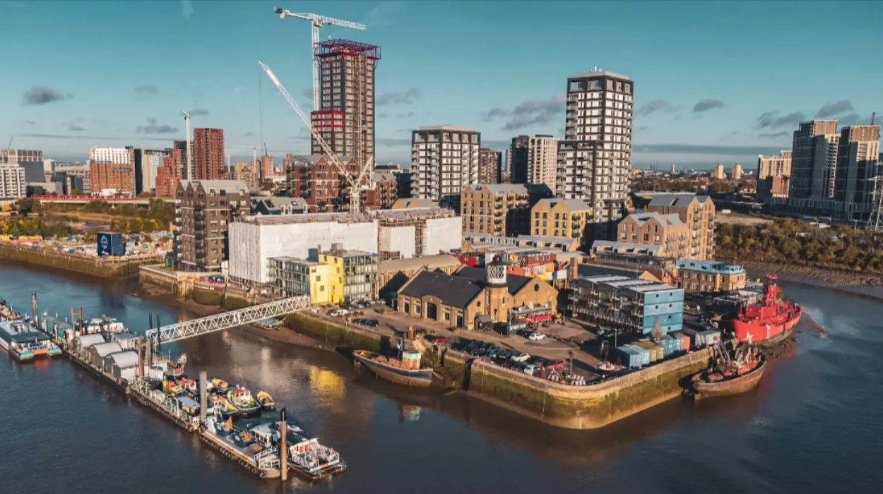Discover London's Historic Only Surviving Lighthouse: Tower Hamlets 2026