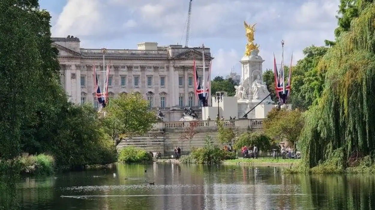 History of Londons Royal Parks Transformation into Public Green Spaces – London