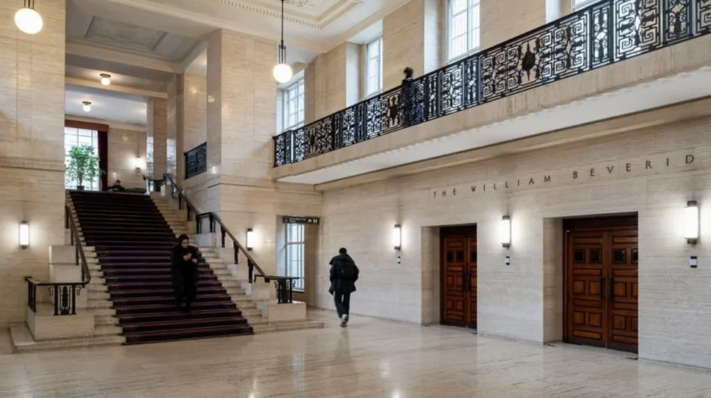 How does library architecture reflect Londons cultural history