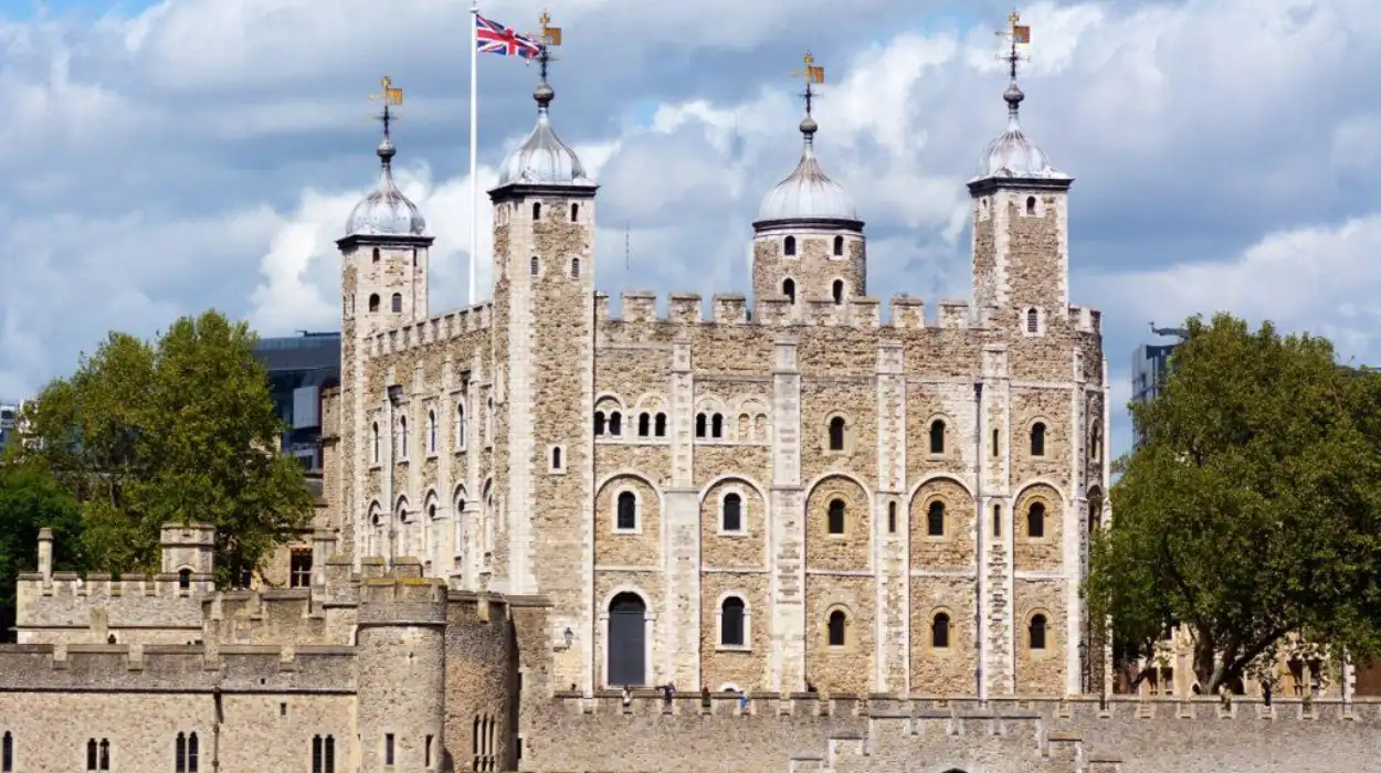 Londons Architectural Evolution Through Historic Buildings London