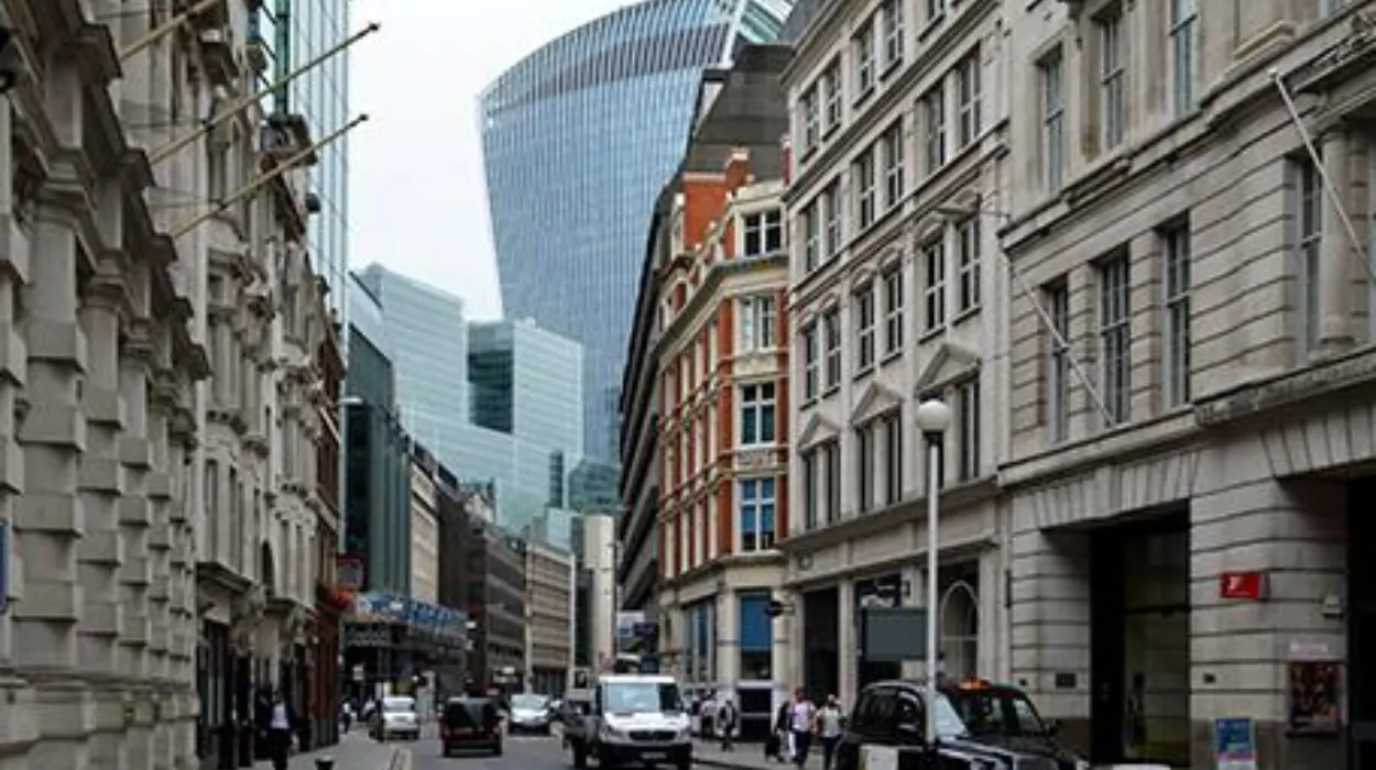 Londons Historic Streets Shaping Modern Urban Development – London