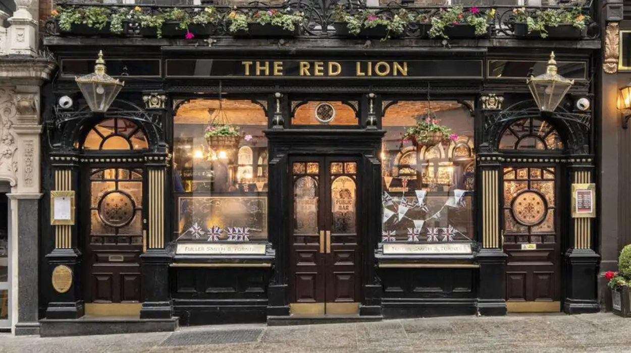 Origins of London's Historic Pub Culture and Its Enduring Social Importance Today