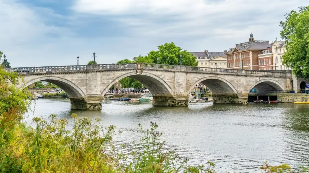What makes Richmond and Kew among the Thames most peaceful walking destinations