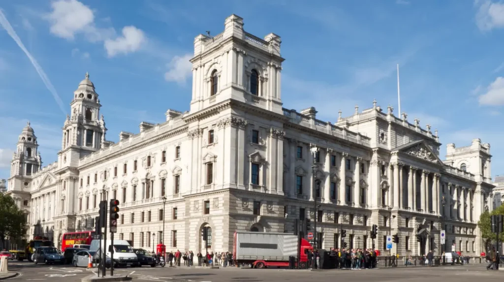 Which famous London streets best illustrate the citys historical development