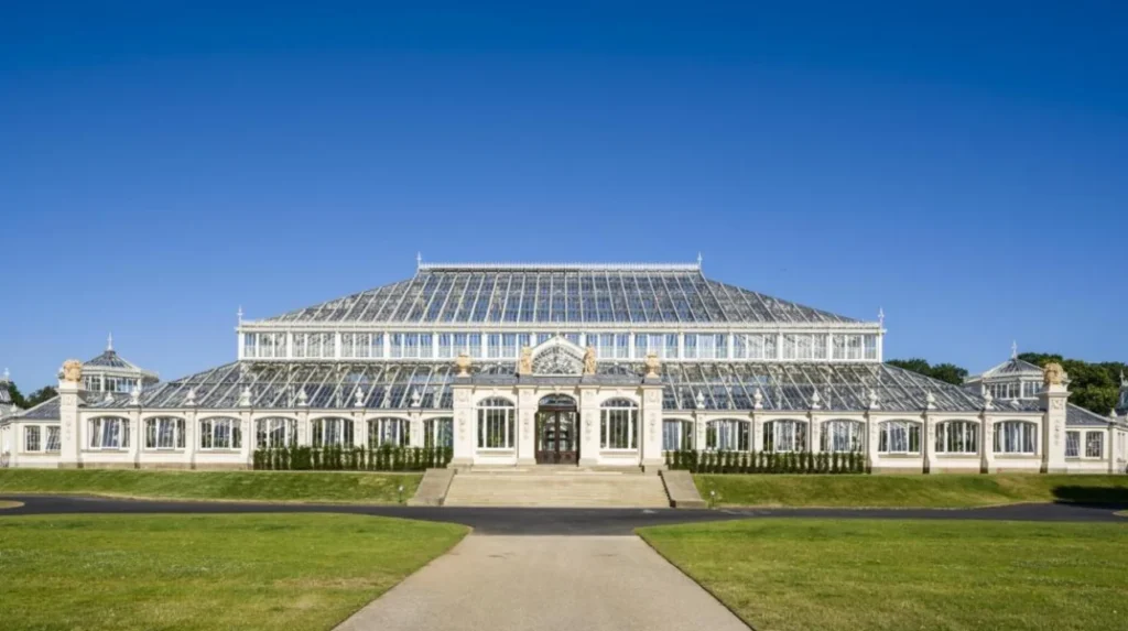 Why are Londons historic gardens important for botanical science
