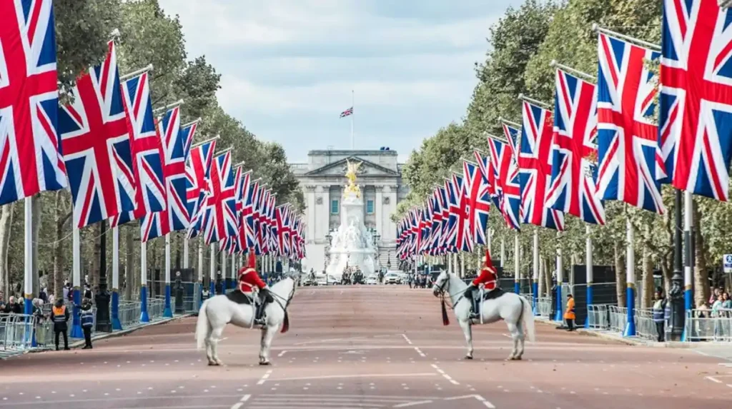 Why are Londons historic streets considered among the worlds most beautiful