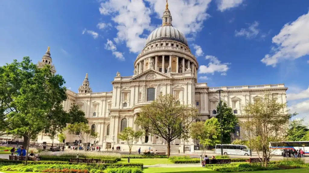 Why is London considered one of the worlds best cities for landmark photography