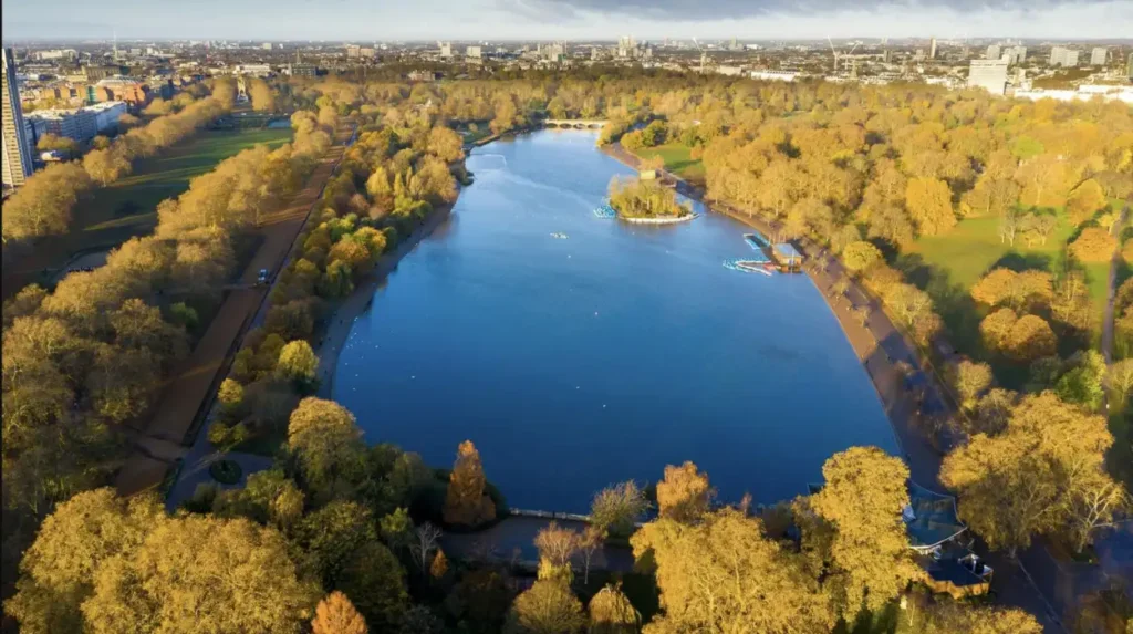 How did London manage flooding from the River Thames