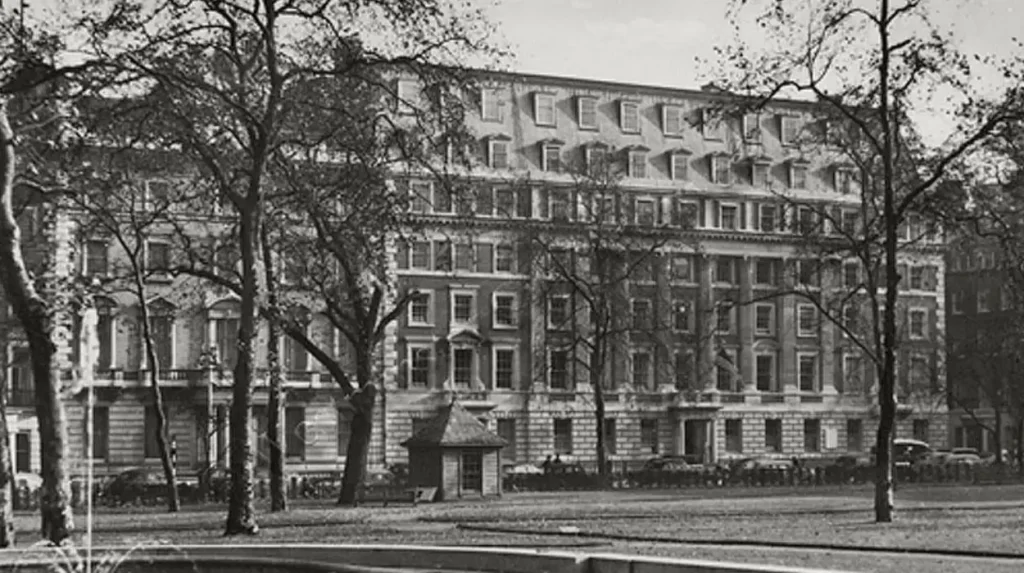 How did Mayfair change during the 19th and 20th centuries