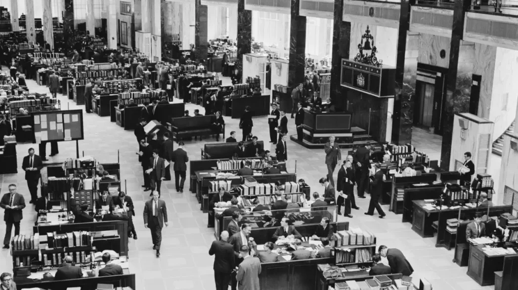 How did insurance and securities markets strengthen the Citys financial role