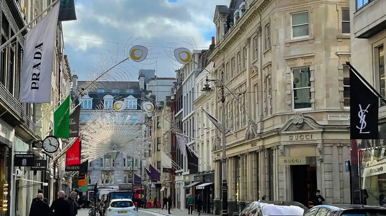 Luxury Dining, Shopping and Historic Hotels in Mayfair