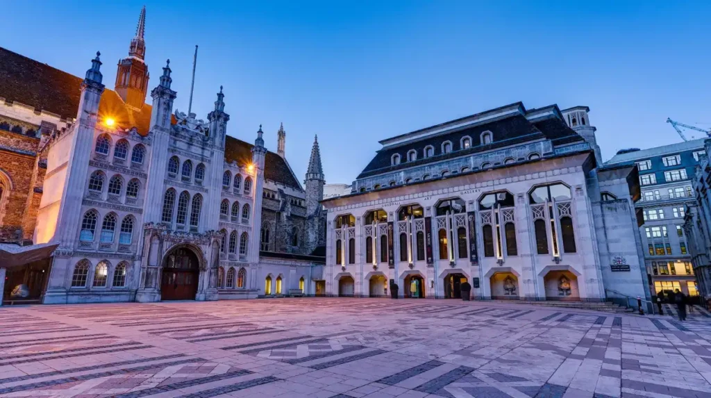 What makes Guildhall one of the most important historic buildings in the City