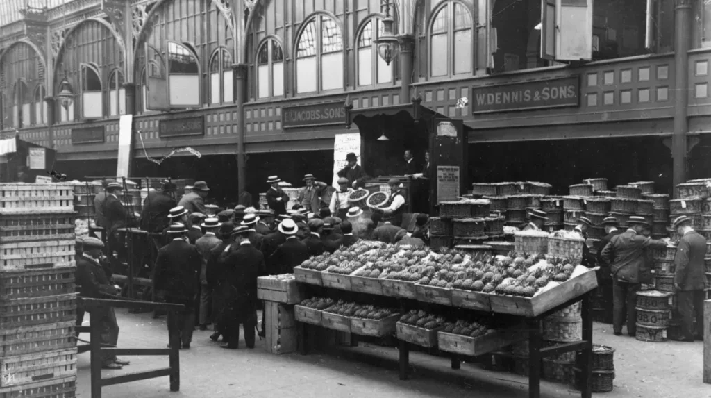 When did the Covent Garden fruit and vegetable market begin