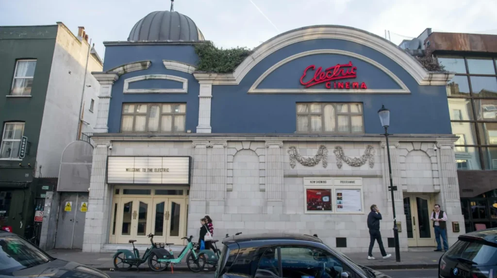 Which historic features still explain Notting Hills identity today