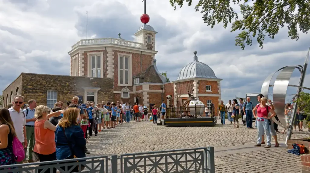 Why do Londons neighbourhoods offer outstanding family attractions beyond museums