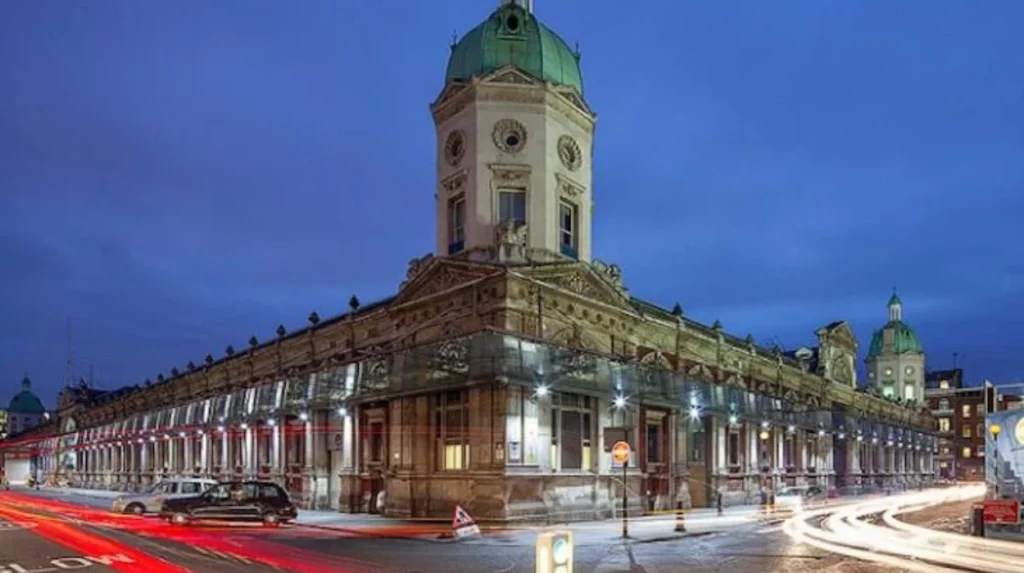 Why does Smithfield show how ordinary commerce shaped London