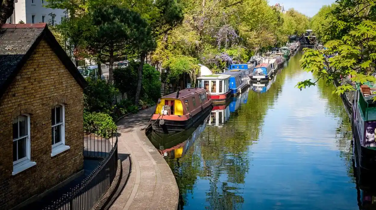 Best Canal Walks, Cafés and Photography in Little Venice