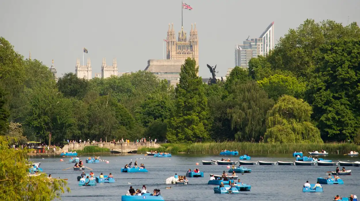 Best Outdoor Activities and Historic Experiences in Hyde Park
