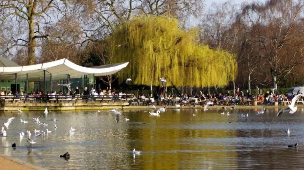 How can visitors explore Hyde Park during spring