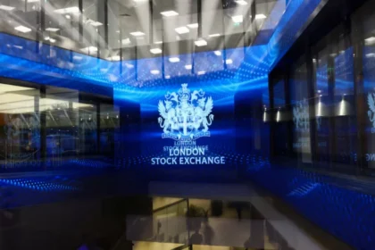 London Mid-Caps Fall on Bond Jitters and Experian Slump in London 2026