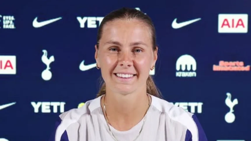 Victoria Pelova Joins Tottenham from Arsenal in London 2026