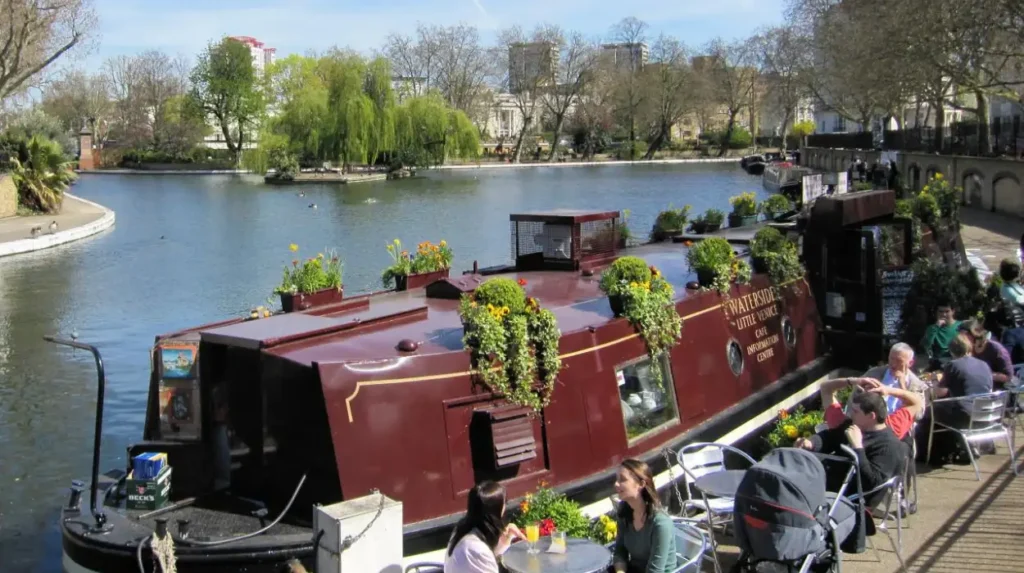 Where can visitors find the best cafe stops along Little Venices canals
